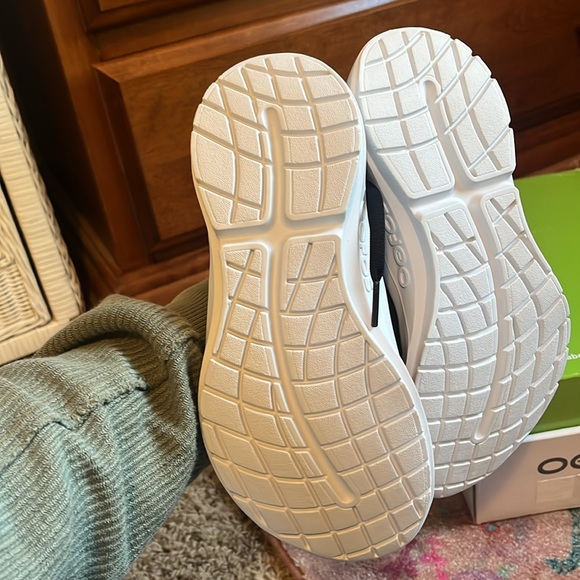 Size 8 oofos oomg sport - Picture 4 of 4